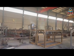 Πλατφόρμα για τοποθέτηση γαλβανισμένου καναπεδίου κάτω για τον ανεμοπύργο που υποστηρίζει το ηλεκτρικό καναπέ κάτω