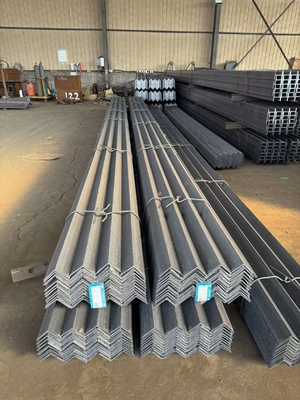 100*100*8 mm Ζυγισμένη γωνία χάλυβα για την αποδοτικότητα του πλαισίου πόρτας πολιτικού κτιρίου