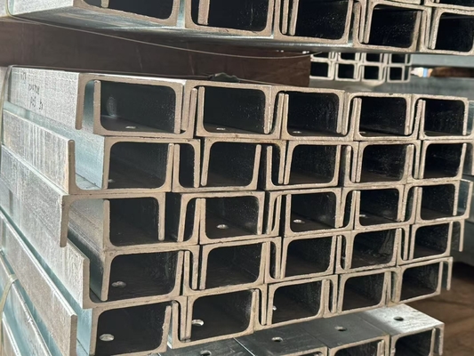 Ζεστά κυλούμενα κανάλια χάλυβα βαρύ φορτίο δομικά κανάλια υψηλή σταθερότητα ανθεκτική στη διάβρωση για την κατασκευή γέφυρας και βιομηχανική χρήση